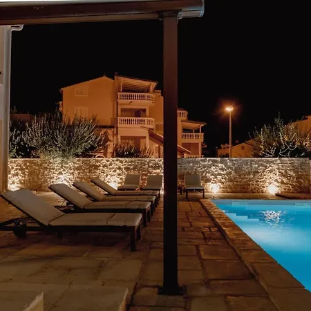 Olive Tree Apartments Apartment *