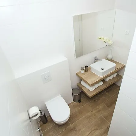 Olive Tree Apartments Apartment *